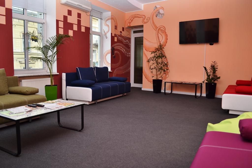 Wanted Hostel Lwów Zewnętrze zdjęcie